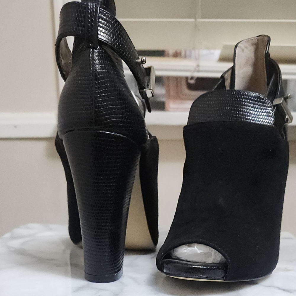 Black Ann Taylor open top heel